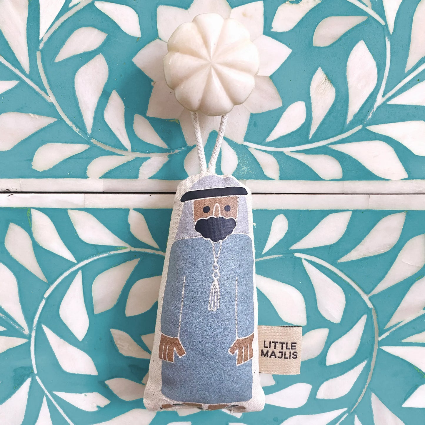 زينة معلقة، رجل إماراتي